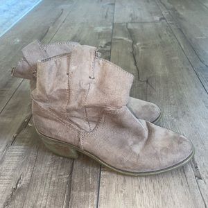 Heeled boots